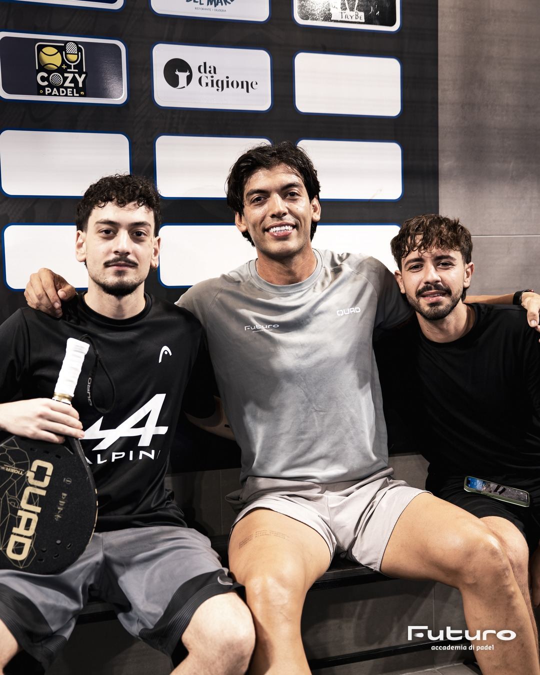 Mati con due ragazzi alla Padel Night